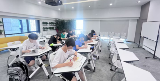 (昆明啄木鸟留学)上课实景