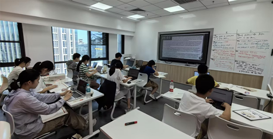 (成都啄木鸟留学)上课实景