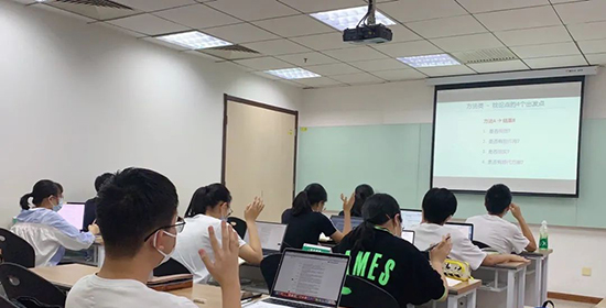 (南京啄木鸟留学)上课实景